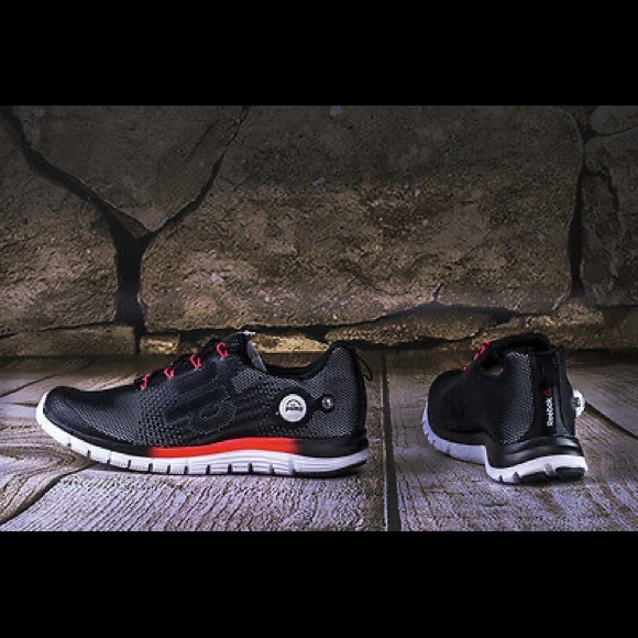 Women’s Reebok Zpump Fusion Shoes Black Size 11 - Picture 2 of 8